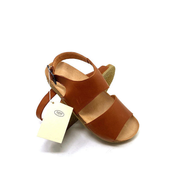 ‎Laura - Picture 2 of 2